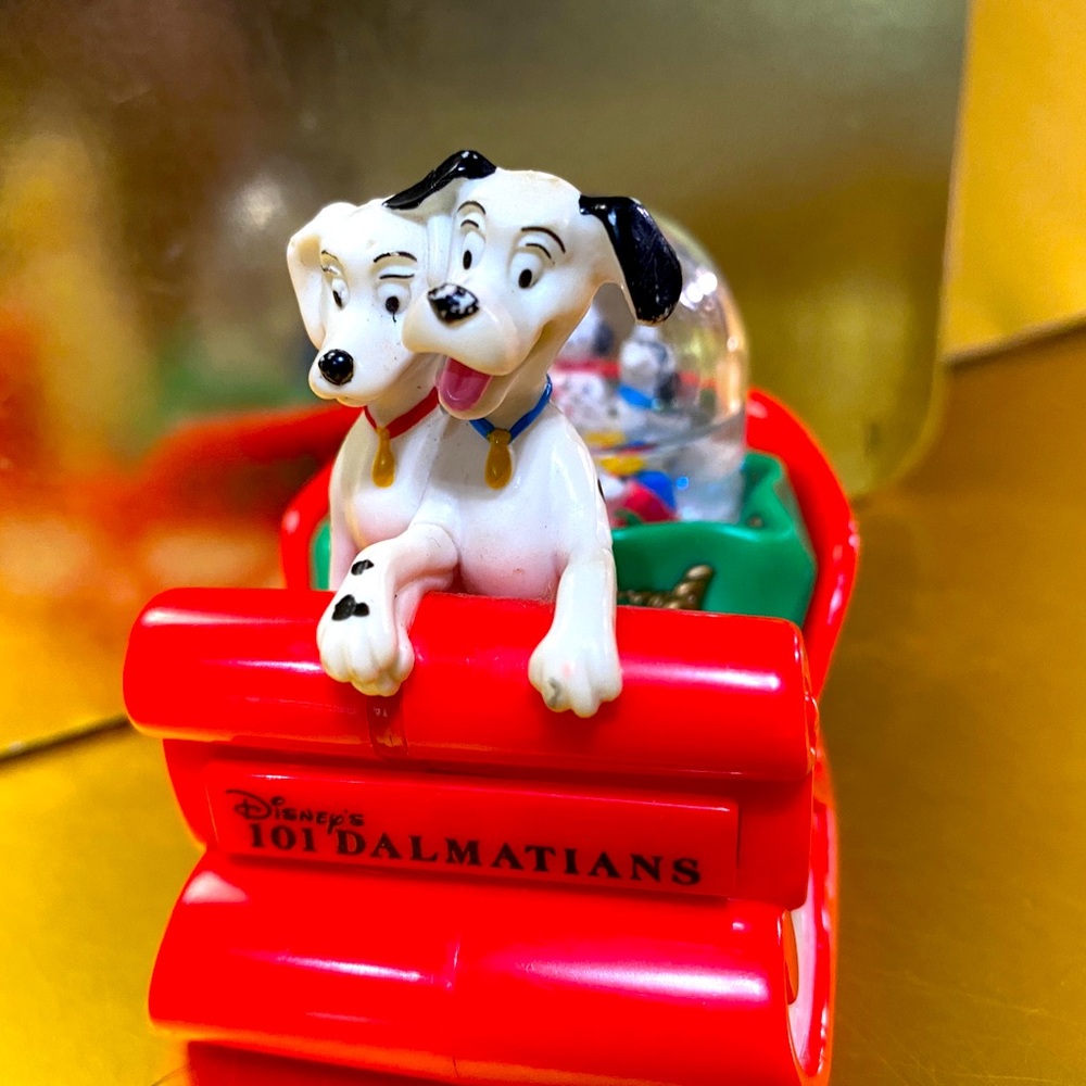 DISNEY VINTAGE 1996 101 DALMATIANS SLEIGH CHRISTMAS SNOW GLOBE MCDONALDS - Picture 5 of 13